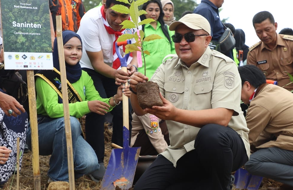 Rudi_menanam.png