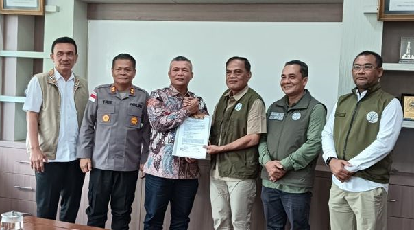 Kemenhut Salurkan Kayu Hanyutan untuk Huntara di Aceh dan Sumut